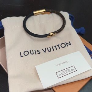 NEW Louis Vuitton daily confidential bracelet